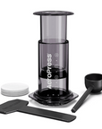 AeroPress Original Sæt – komplet kaffebrygning med brygger, filtre og tilbehør. Perfekt til hurtig, fyldig kaffe hjemme eller på farten.