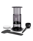 AeroPress Original Sæt – komplet kaffebrygning med brygger, filtre og tilbehør. Perfekt til hurtig, fyldig kaffe hjemme eller på farten.