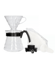 Hario V60 sæt med tragt, glas serveringskande og filtre – perfekt til at brygge pour-over kaffe i baristakvalitet derhjemme.