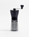 Få fuld kontrol over din kaffebrygning med en Hario håndkværn. Justerbar kværn, keramiske grater og kompakt design – perfekt til pour-over og espresso. Bestil nu!