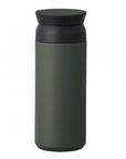 Kinto Termokop 500 ml i mørkegrøn – vakuumisoleret termokop, der holder dine drikke varme eller kolde i timevis. Perfekt til kaffe og te på farten.