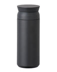 Kinto Termokop 500 ml i sort – elegant og vakuumisoleret termokop, der holder dine drikke varme eller kolde i timevis. Perfekt til kaffe og te på farten.