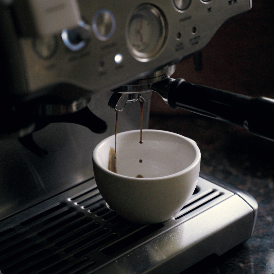 Premium kaffeløsning til erhverv – friskristede kaffebønner og fleksible abonnementer, der sikrer kvalitetskaffe og motivation på kontoret.