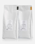 Vores 2x1000g espresso smagspakke fra Colombia og Brasilien tilbyder en ekstraordinær smagsdybde, perfekt for dem, der ønsker en autentisk og kraftfuld espressooplevelse