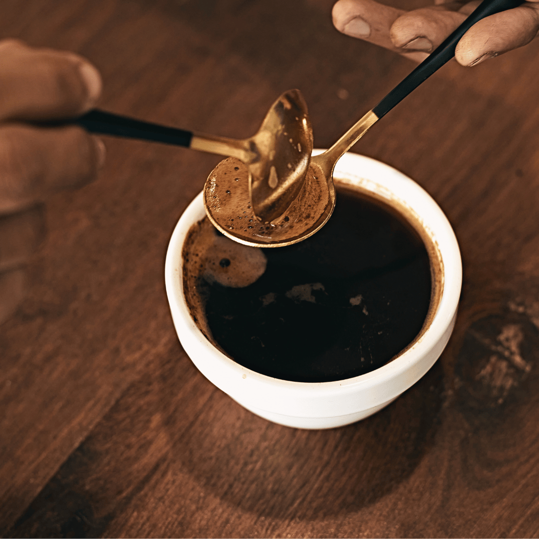 En kop kaffe med høje SCA Cupping Scores brygget af specialkaffe fra Copenhagen Coffee Dealers.
