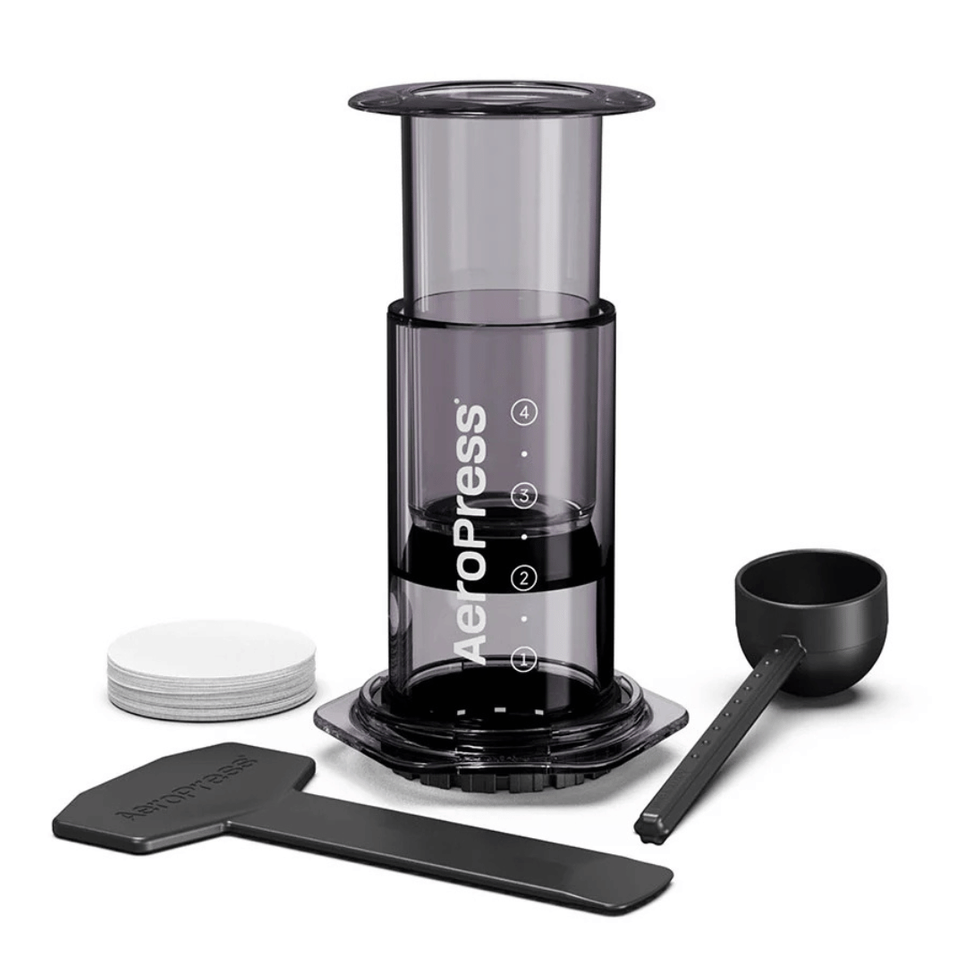 AeroPress Original Sæt – komplet kaffebrygning med brygger, filtre og tilbehør. Perfekt til hurtig, fyldig kaffe hjemme eller på farten.