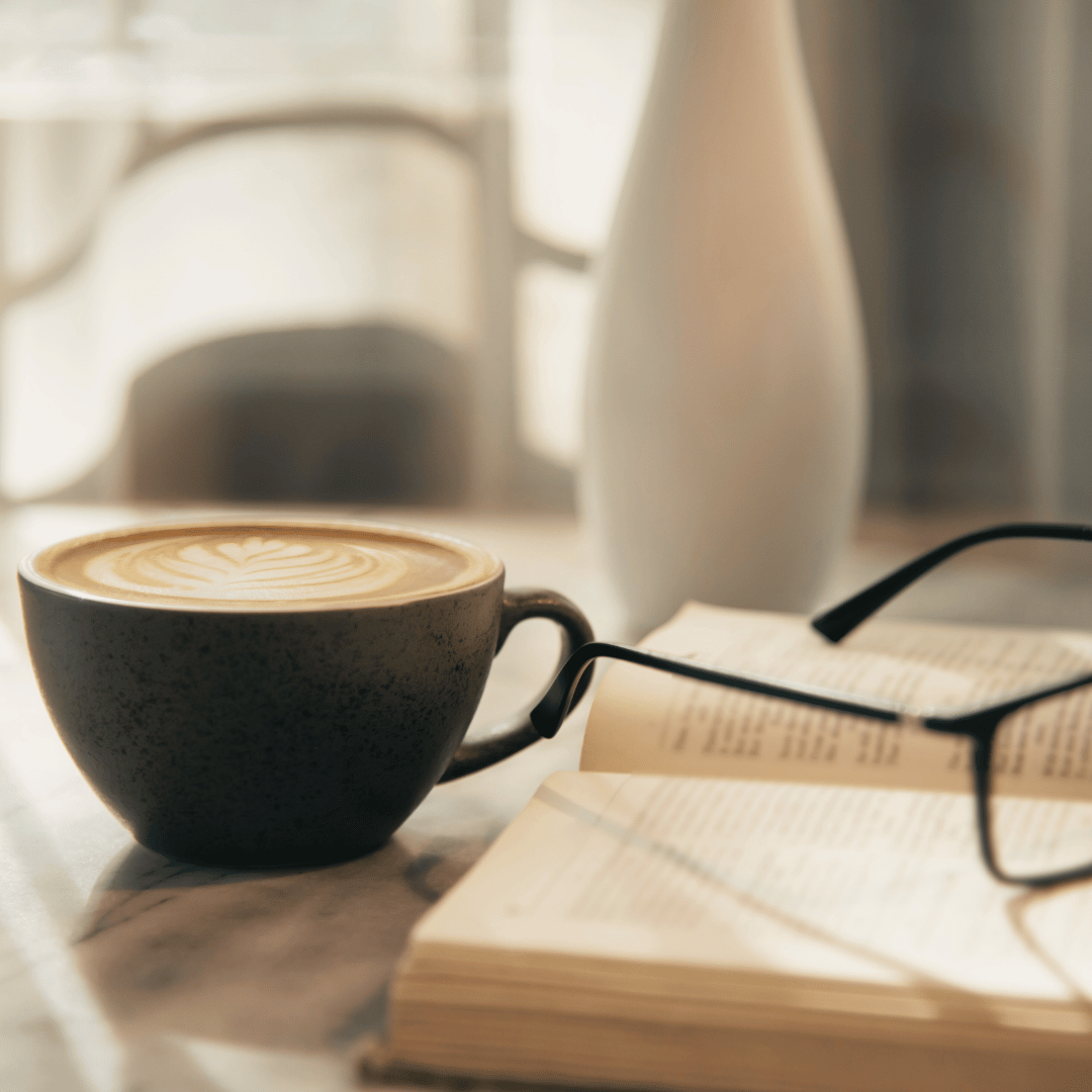 Hvor meget koffein er der i en kop kaffe? Få detaljeret indsigt i koffeinindholdet i forskellige kaffetyper hos Copenhagen Coffee Dealers.
