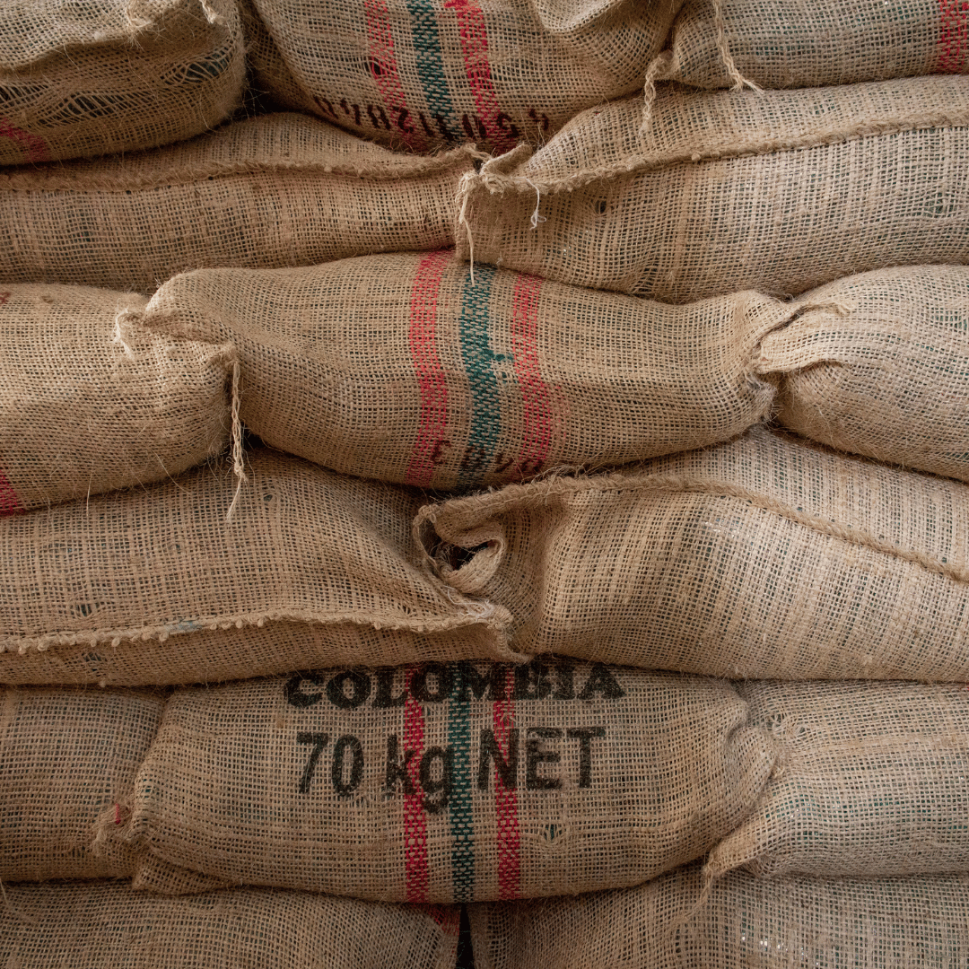 Kaffe levering fra Copenhagen Coffee Dealers – friskristet kvalitetskaffe leveret direkte til din dør inden for 24 timer efter ristning for maksimal smag og friskhed.