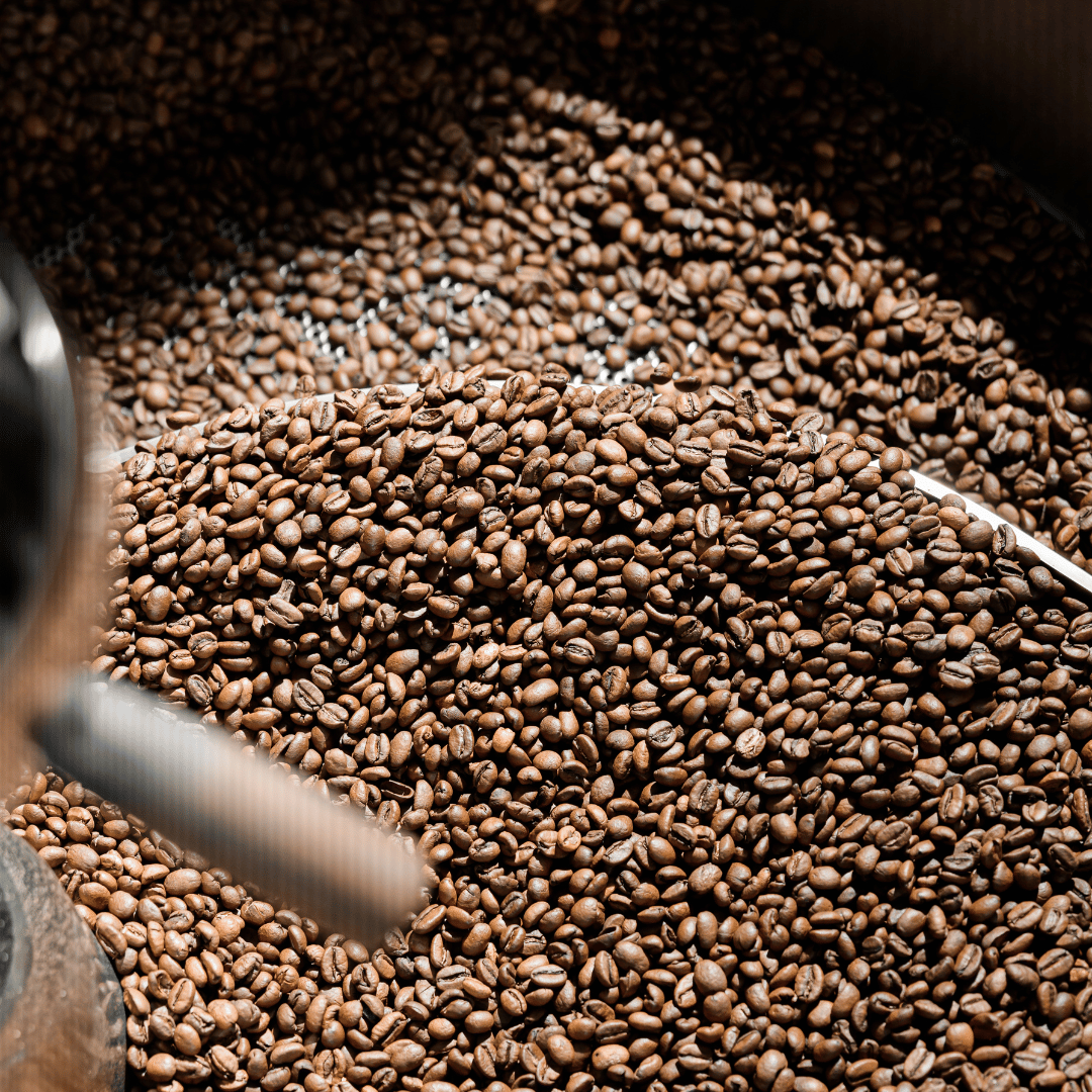 Kaffeabonnement fra Copenhagen Coffee Dealers – friskristet kvalitetskaffe leveret inden for 24 timer, tilpasset dine behov for en smagfuld kaffeoplevelse.