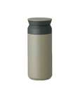 Kinto Termokop 350 ml i khaki – stilren og vakuumisoleret termokop, der holder dine drikke varme eller kolde i timevis. Perfekt til kaffe og te på farten.