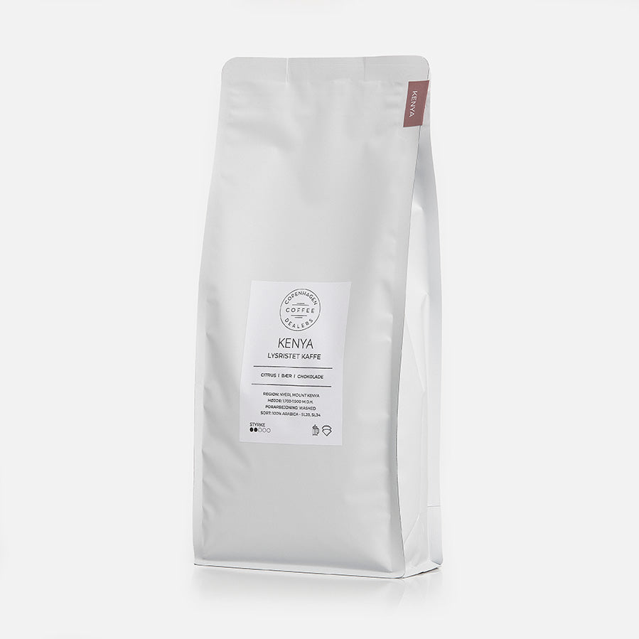 Lysristet Kenya AA-Plus kaffe 1000g – specialkaffe med balanceret syrlighed, silkeblød krop og smagsnoter af solbær, citrusfrugter og røde bær.