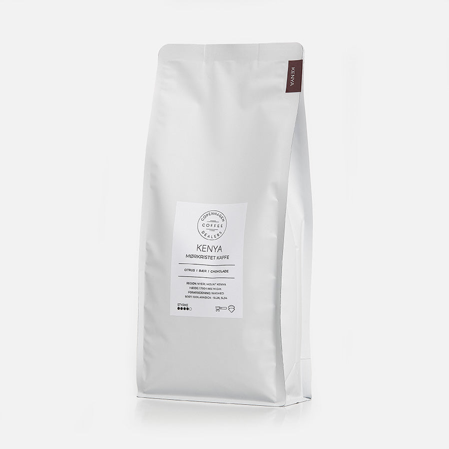 1000g mørkristet Kenya AA-Plus kaffe med en fyldig krop, balanceret syrlighed og dybe smagsnoter af solbær og mørk chokolade. Ideel til espresso og filterkaffe.