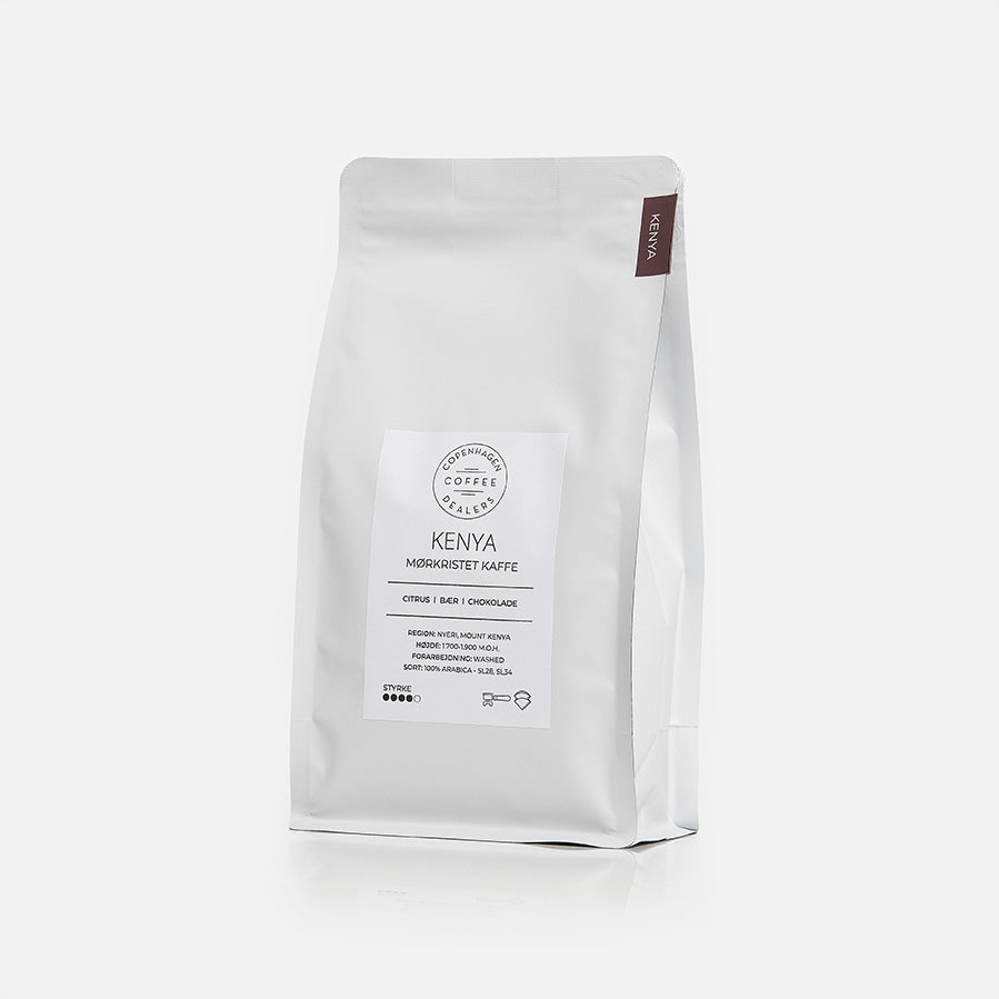 500g mørkristet Kenya AA-Plus kaffe med en fyldig krop, balanceret syrlighed og dybe smagsnoter af solbær og mørk chokolade. Perfekt til espresso og filterkaffe.
