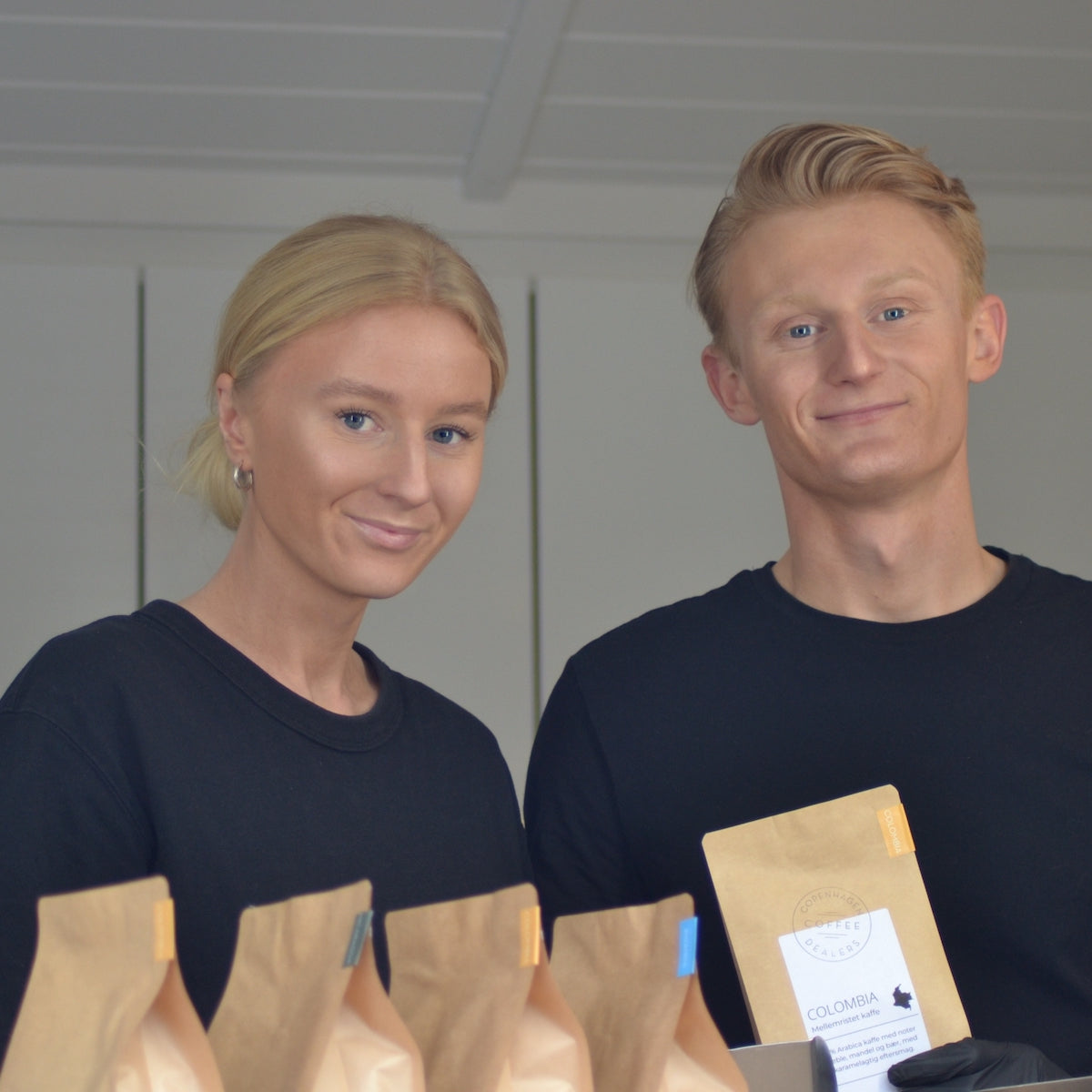 Mathilde og Magnus fra Copenhagen Coffee Dealers bringer passion og ekspertise til hver pose friskristet kaffe, garanterer exceptionel kvalitet og bæredygtighed
